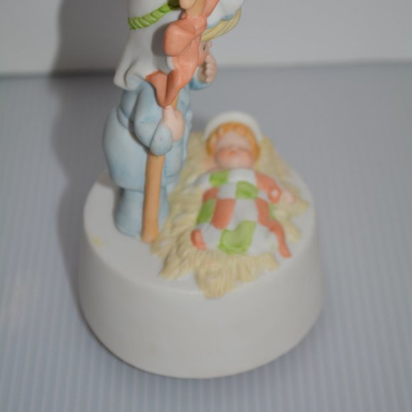 VTG Willitts The First Noel Baby Jesus Manger Christmas Rotating Music Box 6" - Picture 6 of 10
